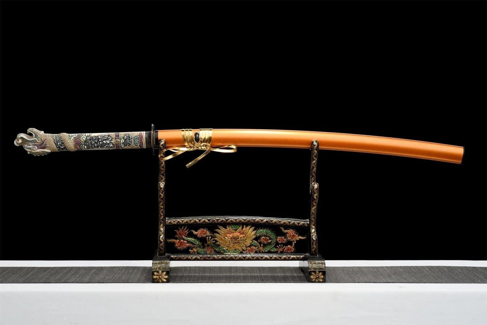 Sabre À Manche De Dragon