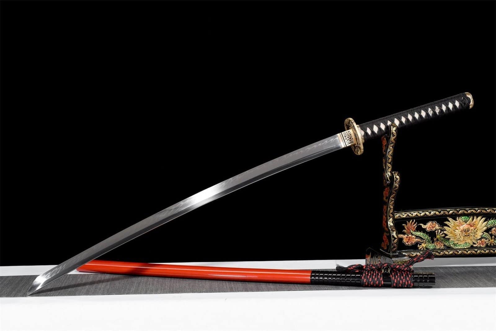 Sabre Noire Et Rouge