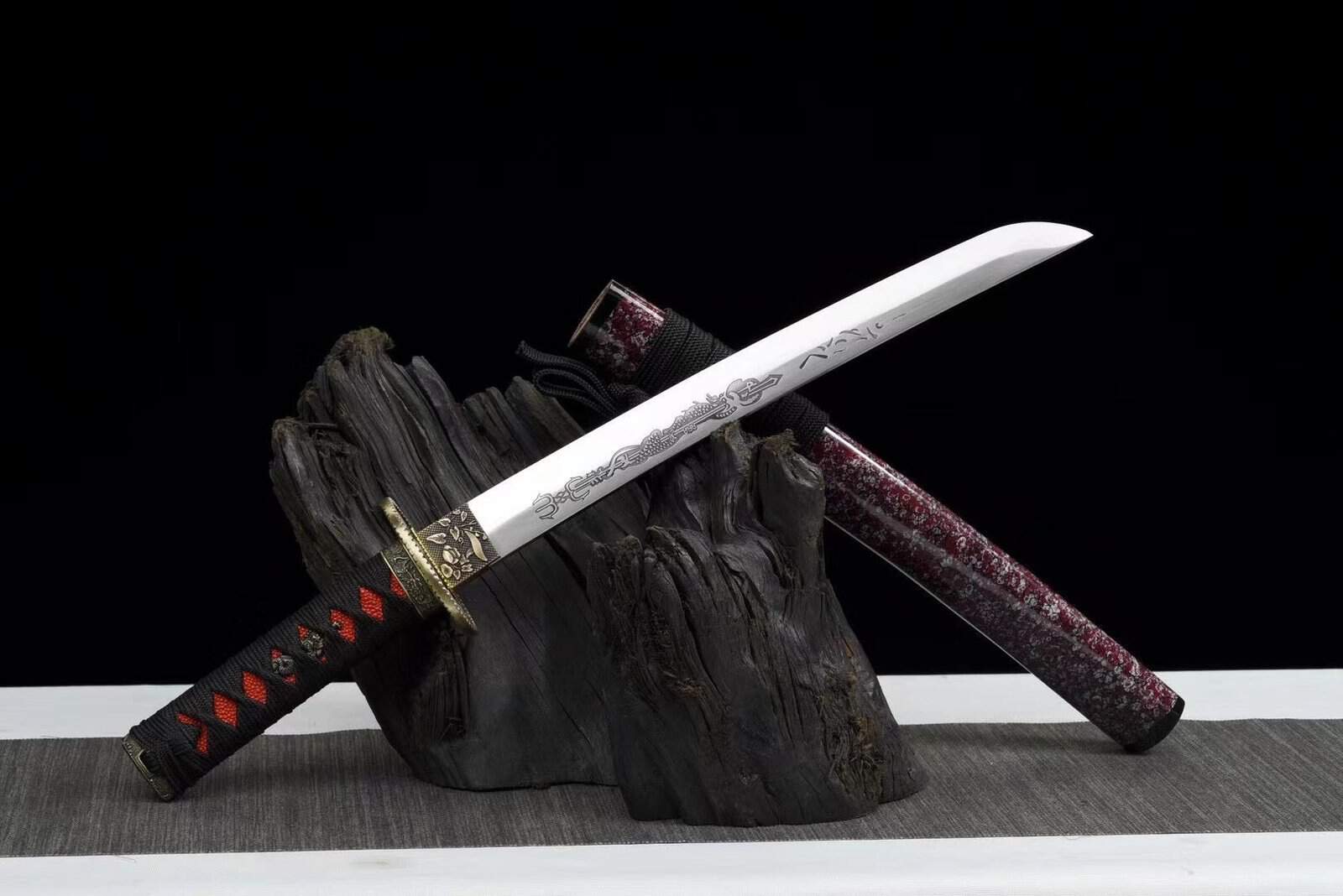 Tanto Et Wakizashi Rouge